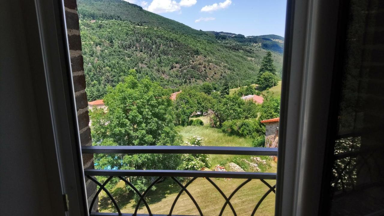 Chambre privée chez l'habitant Saint-Julien-Vocance Esterno foto